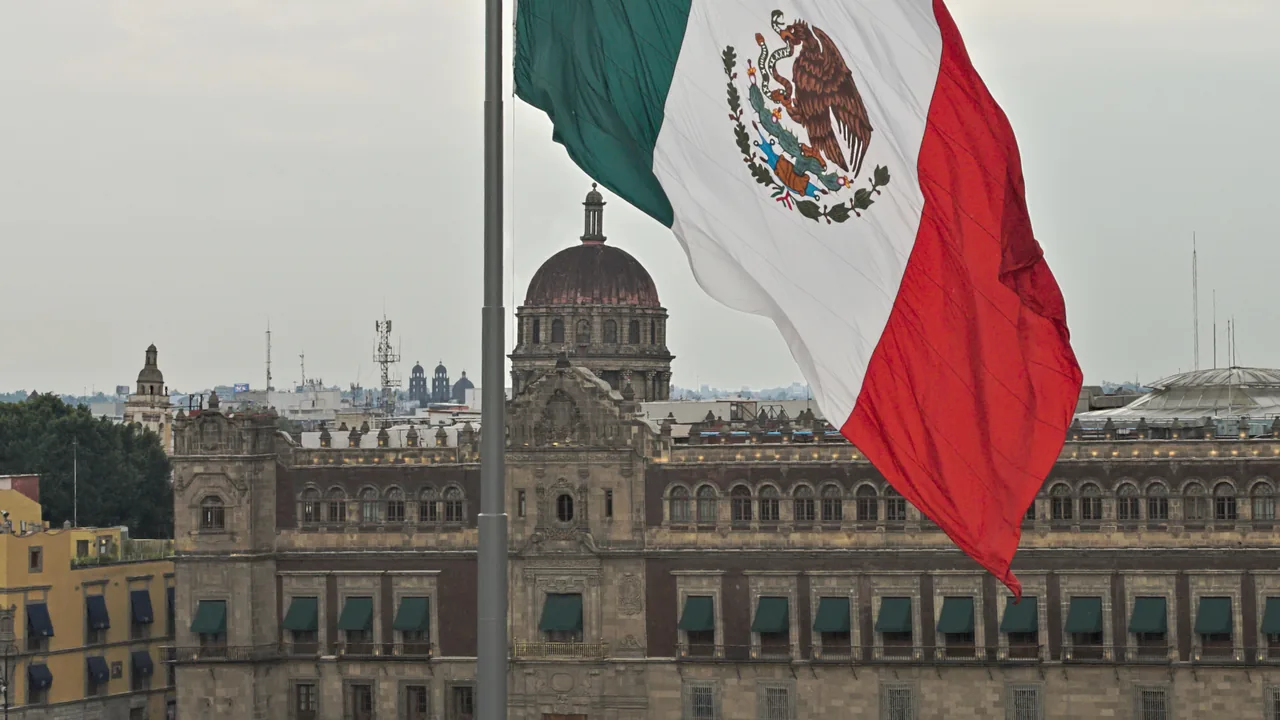 Monumental Flag, Zocalo, Mexico 20250907 p1.jpg