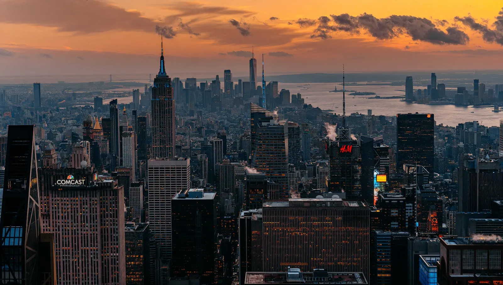 NYC skyline at sunset — World Cup 2026 final hosted at MetLife Stadium, East Rutherford